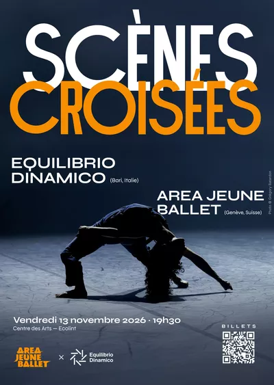 Affiche du spectacle de danse contemporaine « Scènes Croisées ». Sur un fond bleu sombre, une danseuse exécute une figure acrobatique, le dos arqué et une main au sol, sous un éclairage scénique. Le titre apparaît en grandes lettres blanches et orange. Le spectacle réunit l’Area Jeune Ballet (Genève) et Equilibrio Dinamico (Italie), le vendredi 13 novembre 2026 à 19h30, au Centre des Arts – Ecolint. Un QR code permet d’accéder à la billetterie.