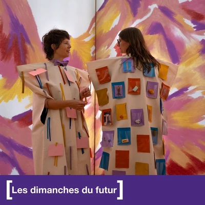 Workshop: Destination FuturS Affiche de l'exposition qui présente un daruma dans un losange. Le daruma est une figurine japonaise qui permet de faire des voeux. Le fond est violet foncé et le losange et mauve, violet clair.
