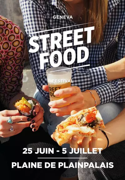 deux personnes dégustant un sandwich et une glace