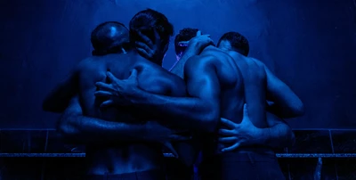 FILMAR Screenings – Ruas da gloria, in collaboration with the City of Geneva’s Equality and Diversity Program. Quatre hommes s'enlacent de manière sensuelle