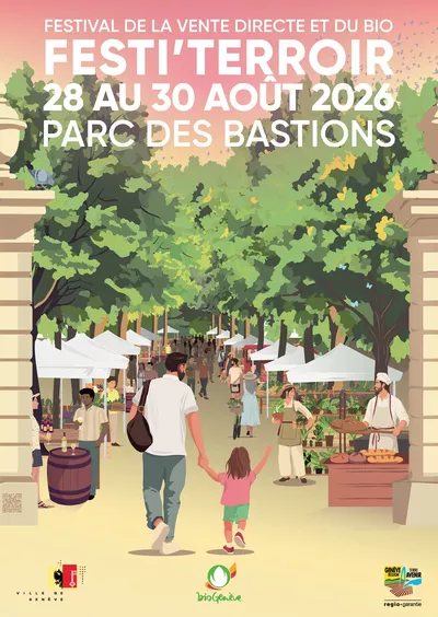 L'image montre une grande tente blanche, installée sur une vaste pelouse verte. Sous cette tente ouverte, de nombreuses personnes sont assises sur des bancs autour de longues tables en bois, partageant un repas.
