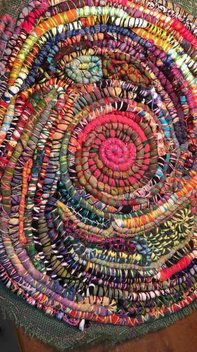 Spirale de tissus multicolore