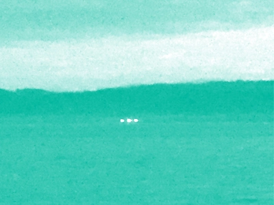 Trois point lumineux à l'horizon. la photo a un filtre de couleur.