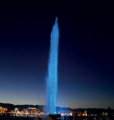 Le Jet d'eau s'illumine en bleu