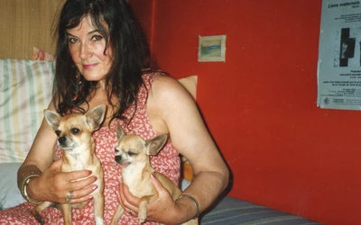 Portrait de Grisélidis Réal avec ces trois chiens