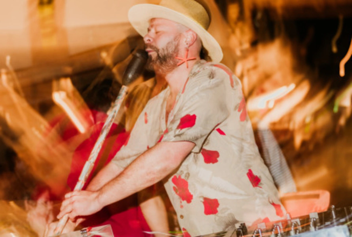 PAPAYA TROPICAL · TROPICAL HOUSE