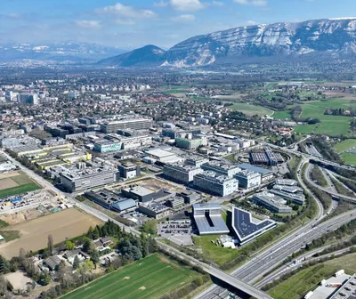 Neighbourhood walk in Les Pâquis: three places where people borrow instead of buying La zone industrielle de Plan-les-Ouates, au pied du Salève
