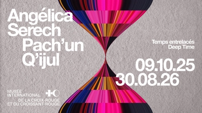 sablier coloré sur fond blanc texturé affichant le titre de l'exposition