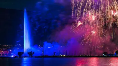 New Year in Geneva Feu d’artifice illuminant le ciel nocturne au-dessus de la rade de Genève.