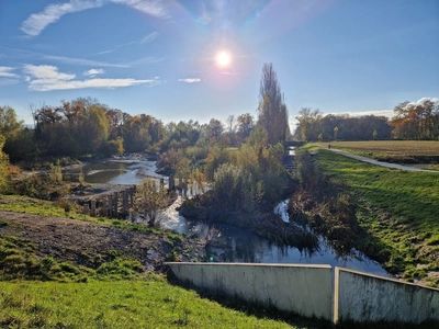Hiking along the Aire Renaturation de l'Aire