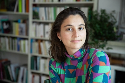 Spoken Worlds: Reading by Adèle Yon Portrait de l'autrice Adèle Yon