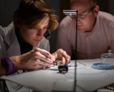 Horlogers en train de travailler