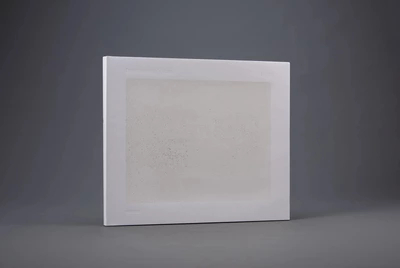 Photographie du livre fermé "Impermanent Instant" de l'artiste Li Jun