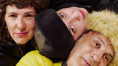 Photo des trois artistes qui constituent le Collectif BPM : Catherine Büchi, Léa Pohlhammer et Pierre Mifsud