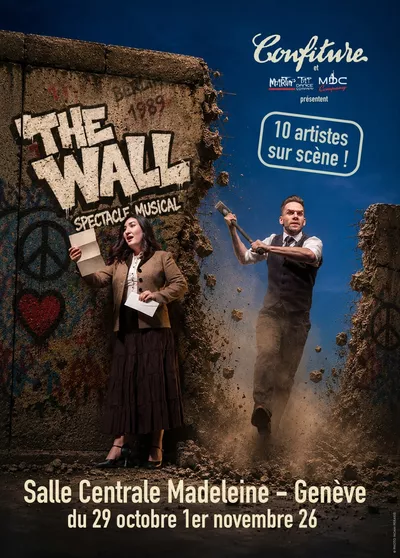 The Wall Au premier plan un femme qui ouvre une lettre et derrière le mur de Berlin qui est détruit et traversé par un homme avec une masse.