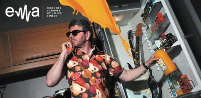 Olivier Louvel Masterclass Olivier Louvel devant un frigo rempli de guitares