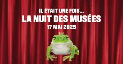 Un crapaud avec une couronne sur la tête, est au premier plan. Derrière lui se trouve un rideau rouge de théâtre.