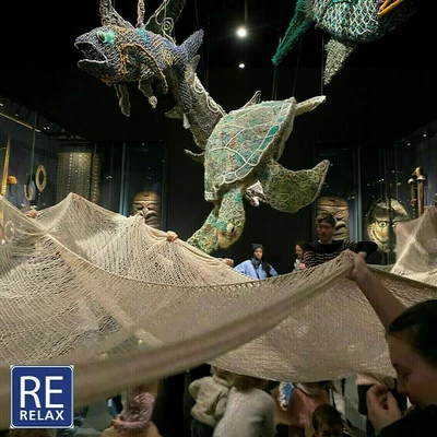 Photo d'une activité de médiation dans l'exposition permanente du MEG.