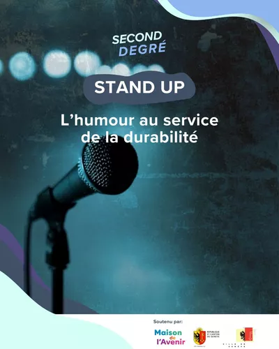 Stand-Up Comedy Night: Humor Meets Sustainability Un micro sur pied avec du texte