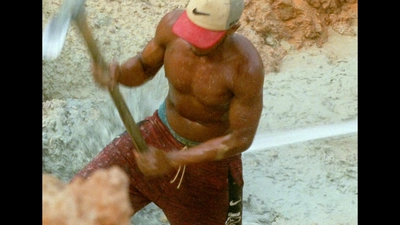 FILMAR Screenings – Morichales, in collaboration with the City of Geneva’s Climate Week. Mineur qui creuse pour trouver de l'or