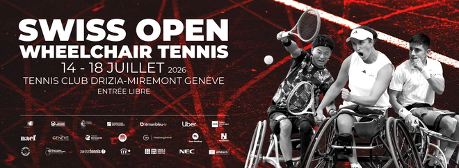 Bannière promotionnelle du Swiss Open Wheelchair Tennis 2026. Sur un fond de court de tennis rouge et noir, trois joueurs et joueuses de tennis fauteuil en action occupent la partie droite de l’image. À gauche, un grand titre blanc indique « Swiss Open Wheelchair Tennis ». Les informations de l’événement précisent qu’il se déroule du 14 au 18 juillet 2026 au Tennis Club Drizia-Miremont à Genève, avec entrée libre. Les logos des partenaires et institutions soutenant le tournoi apparaissent dans la partie inférieure de la bannière. L’ensemble met en avant l’intensité sportive et le haut niveau de compétition du tennis fauteuil international.