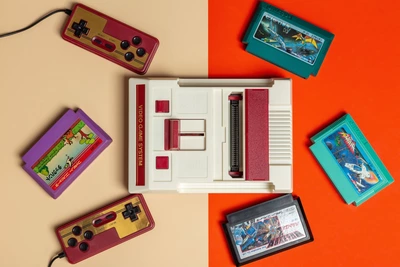 Full throttle! Une console Nintendo Famicom/NES avec des cartouches de jeux disposées autour