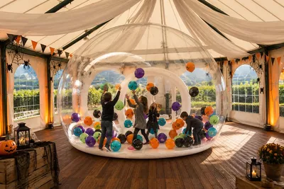 HALLOMANIA – Candy Hunt, Bubble Bingo & Wine Tasting in Satigny enfants dans une bulle d'halloween