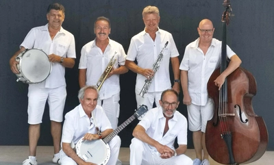 RIVIERA JAZZ CONNECTION, traditional Je vois les six musiciens avec leurs instruments.