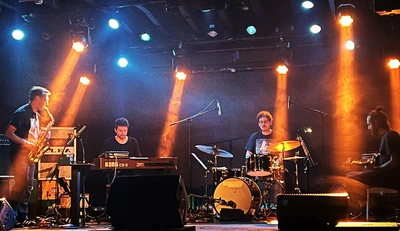 RABASTA Les quatre musiciens sur scène