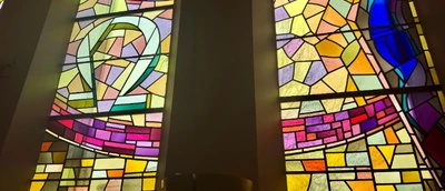 Guided tour: a stroll among the stained glass windows of Plan-les-Ouates Vitraux du Temple, J. Wasem