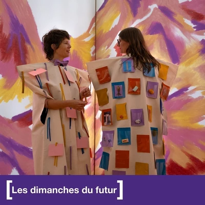 Workshop: Destination FuturS Affiche de l'exposition qui présente un daruma dans un losange. Le daruma est une figurine japonaise qui permet de faire des voeux. Le fond est violet foncé et le losange et mauve, violet clair.