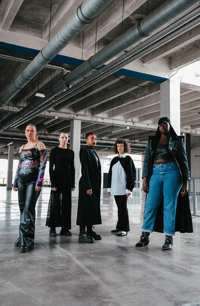 STUCK un groupe des femmes