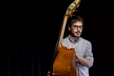 Porta Jazz & AMR Le contrebassiste