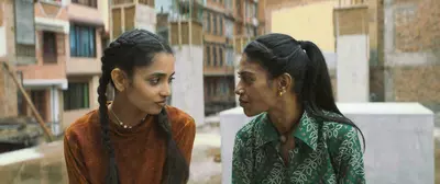 Screening & Panel – The Shameless with special guests, including the Cannes Palme d'Or winner Anasuya Sengupta Les deux personnages principales du film se regardent dans les yeux