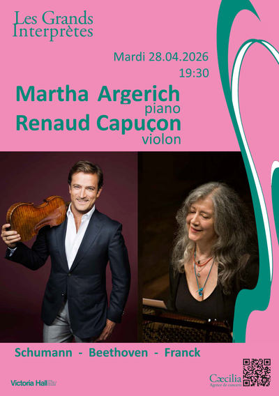 Sur un fond rose, affiche de la soirée avec les noms des artistes