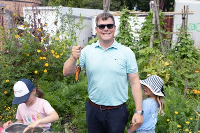 Harvesting and Cooking in the Vegetable Garden Récolte et cuisine au potager